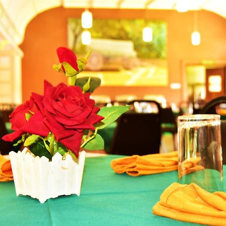 Wagon Wheel Hotel Элдорет Экстерьер фото